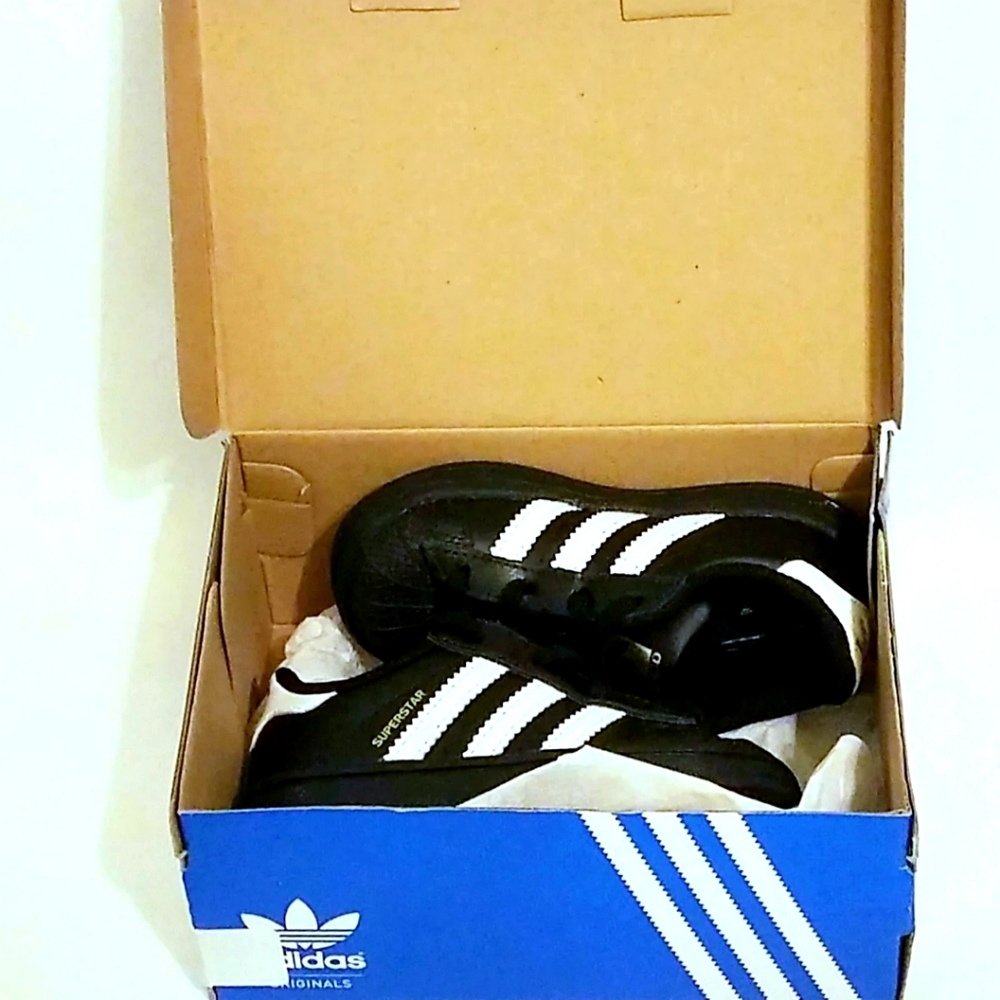 **SOLD!**Adidas Superstar Toddler Sneakers 6K